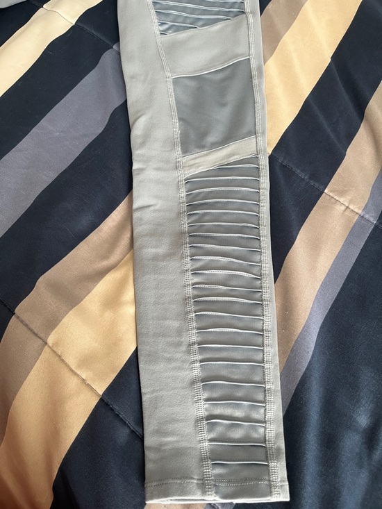 🧘🏽‍♀️ EUC Alo Yoga High-Waist Moto Leggings - Blue - Size Medium - Picture 8 of 15